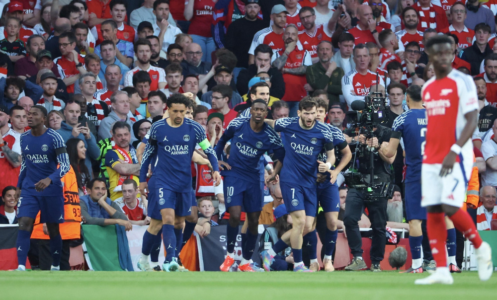 1v4戏耍巴萨后防！17岁就值6000万的他比亚马尔更有望成为金球？（1挑4戏耍巴萨防线！17岁身价6000万，他比亚马尔更有望问鼎金球？）