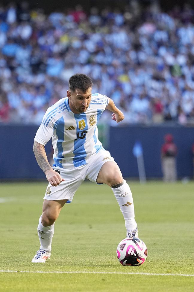 电讯报：图赫尔不会前往安菲尔德观赛，能否征召贝林充满疑问（电讯报：图赫尔将缺席安菲尔德观战，征召贝林成未知数）