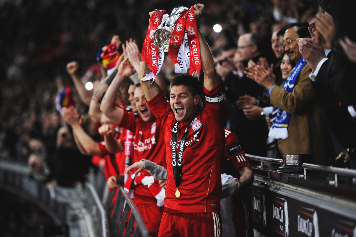 足球俱乐部财务与引援策略分析（足球俱乐部财务运作与转会策略研究）