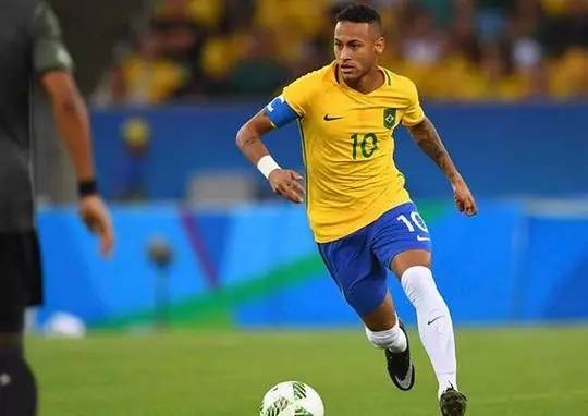 詹姆斯关键时刻稳住节奏（关键时刻，詹姆斯掌控节奏）