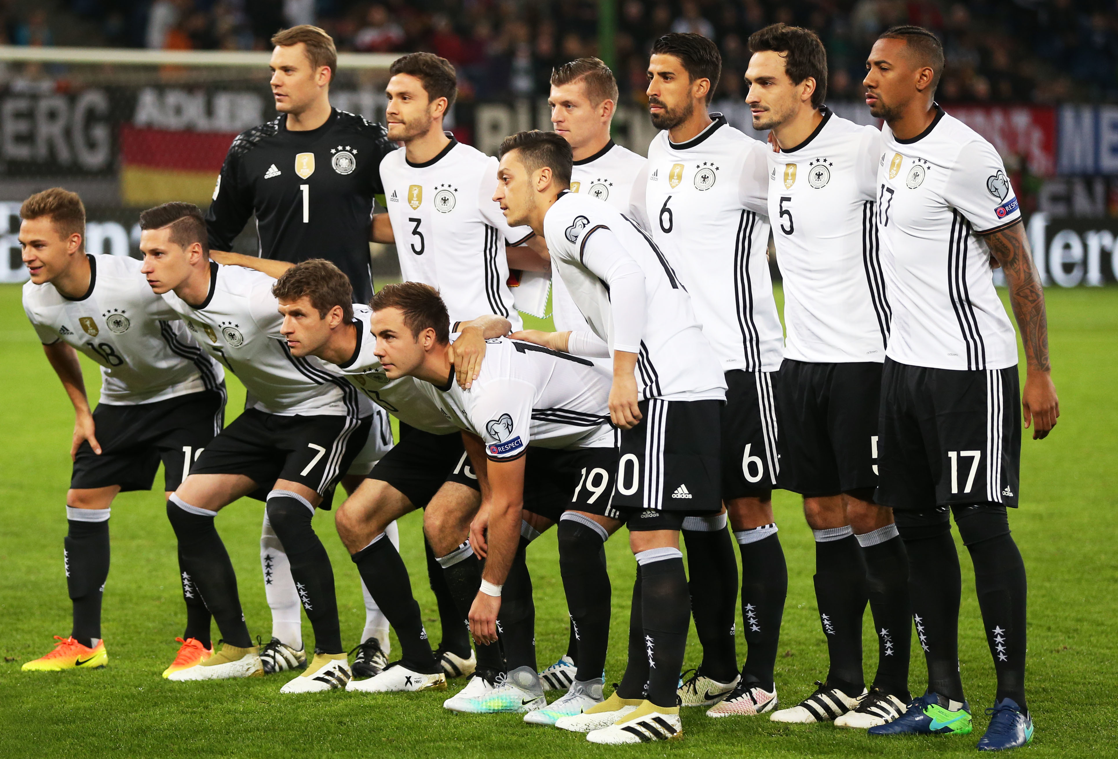 TA：利物浦目前看起来非常混乱，他们的卫冕梦想已支离破碎（TA：利物浦近况混乱不堪，卫冕之梦已然破灭）