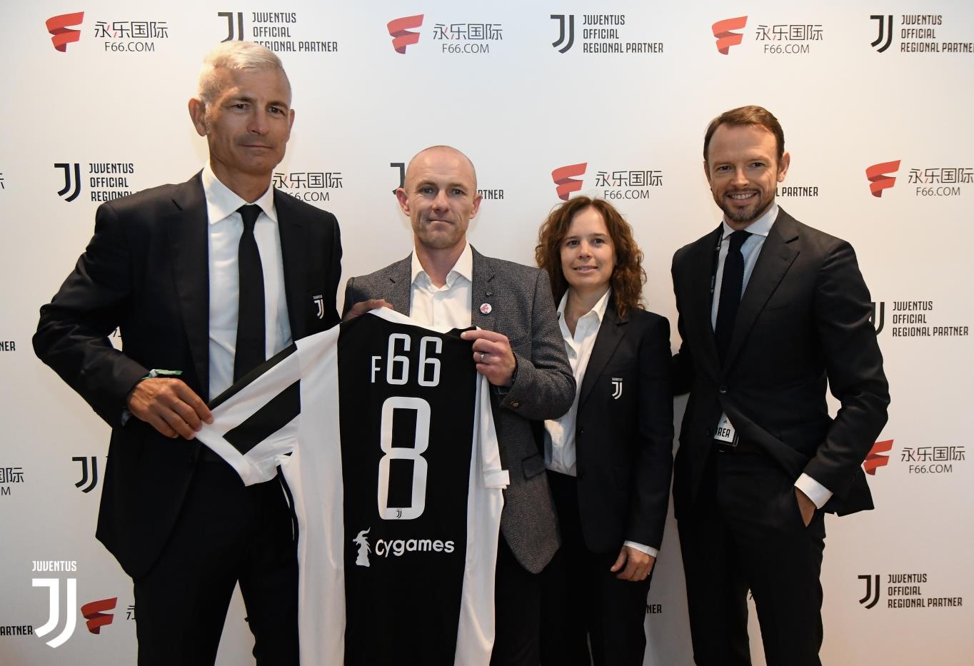 TA：皇马寻求引进后卫和中场；他们愿听取对罗德里戈的报价（TA：皇马寻求补强后卫与中场，同时对罗德里戈报价持开放态度）