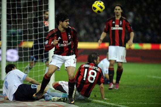 罗杰斯：能赢下曼联真的很重要，球迷的支持让球队表现更出色（罗杰斯：击败曼联意义重大，球迷助力令球队发挥更佳）