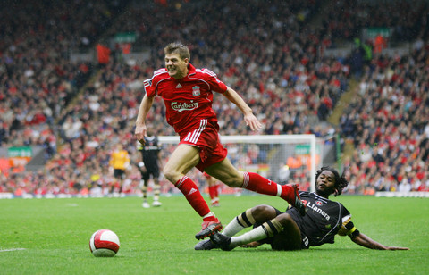 邮报：顺应英超形势，利兹今夏引援注重身体对抗和定位球能力（邮报：迎合英超趋势，利兹今夏引援侧重对抗强度与定位球能力）