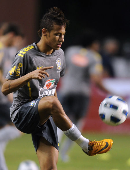 李磊谈足协杯夺冠：老将终会落幕，所以我们特别珍惜这个机会（李磊谈足协杯夺冠：老将终有谢幕日，我们尤为珍惜这次机会）