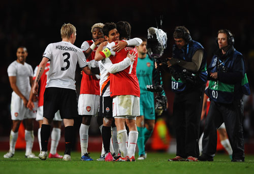 地上足球：梅西带队迈阿密夺冠，球王伟大无需多盐？（梅西率迈阿密夺冠：球王伟业，毋须多言）