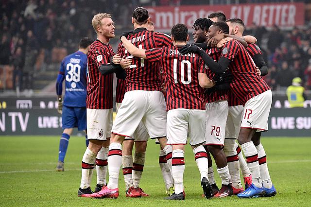 梅西职业生涯获得13座联赛冠军：西甲10冠、法甲2冠、美职联1冠（梅西生涯联赛冠军达13座：西甲10冠、法甲2冠、美职联1冠）