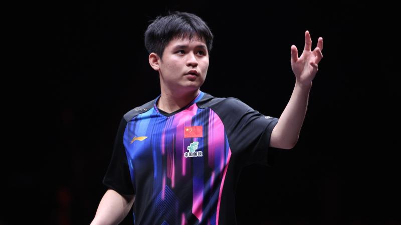 利物浦当地的阿诺德纪念壁画被破坏，记者：工作人员正在修复（利物浦阿诺德纪念壁画遭破坏，记者称修复工作已展开）