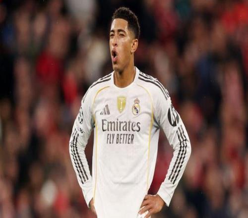 记者问批评球员是否担心更衣室反对，穆帅：你爸对你永远都很好？（被问批评球员会否引发更衣室不满，穆里尼奥反问：父亲会一直只说好话吗？）