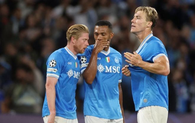 巴萨梅西进球助球队领先塞维利亚（梅西破门助巴萨领先塞维利亚）