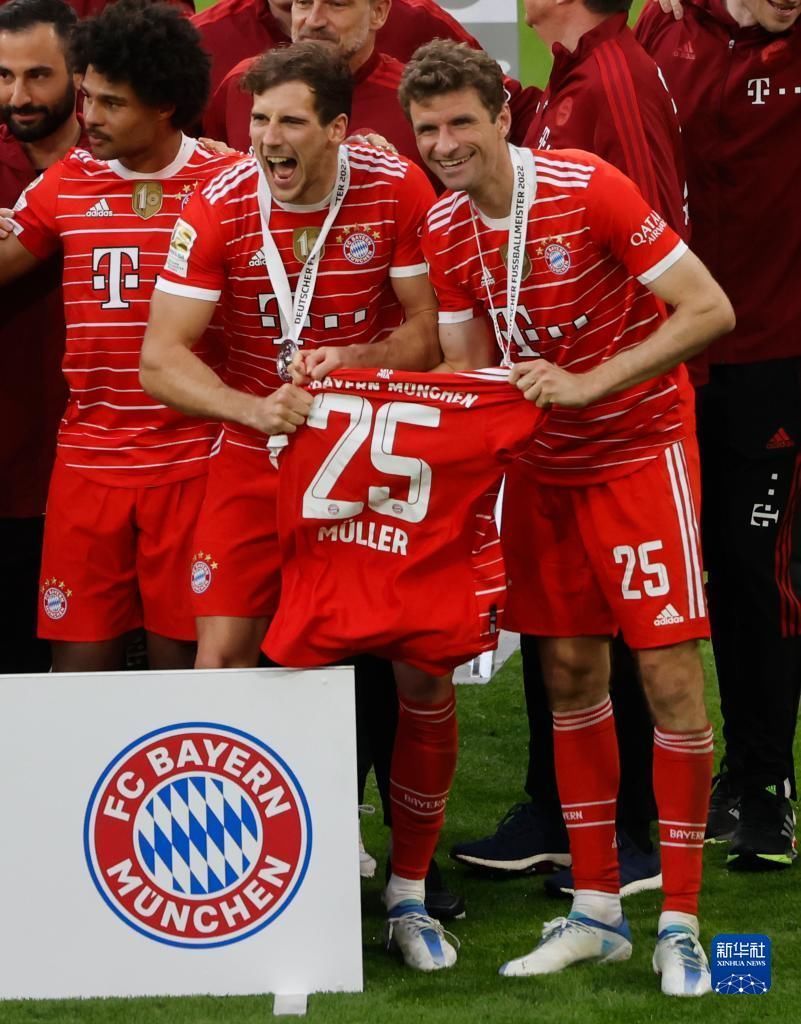 记者：罗马联系法比奥-席尔瓦团队，但若吉拉西离队他将留下（罗马已与法比奥-席尔瓦团队接触，若吉拉西离队他将选择留队）