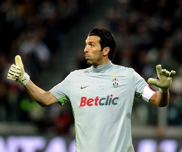 全军出击！曼城VS利兹联首发出炉：哈兰德领衔，多库B席出战（火力全开！曼城战利兹联首发公布：哈兰德挂帅，多库与B席先发）