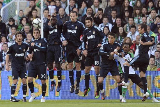 记者：邓卓翔尚未与三镇有进一步沟通，三镇目前也没换帅消息（记者称邓卓翔与三镇暂无进一步沟通，俱乐部暂未有换帅消息）