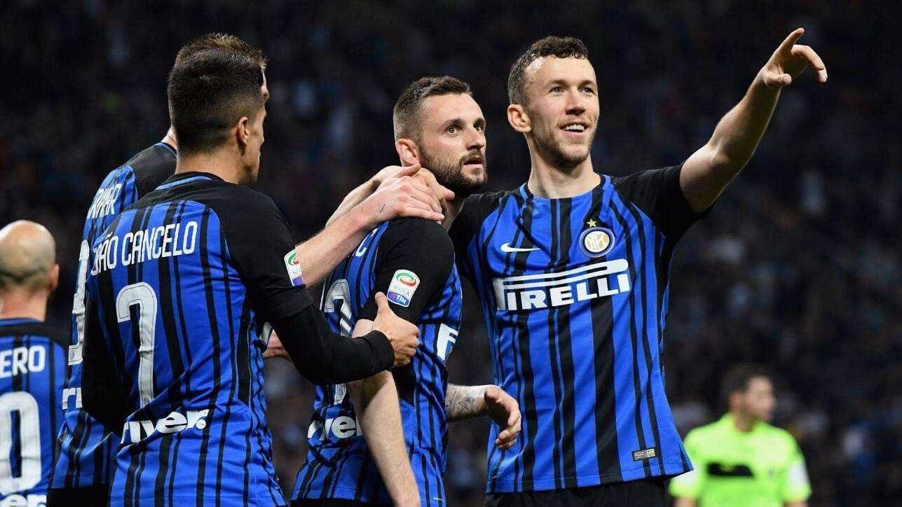 德甲半程最佳阵容：拜仁6人入选（德甲半程最佳阵容揭晓：拜仁6人上榜）