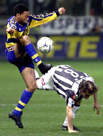 姆希塔良：比赛应该是平局，但主裁决定判罚一粒不存在的点球（姆希塔良：这场比赛本应战平，主裁却判了并不存在的点球）